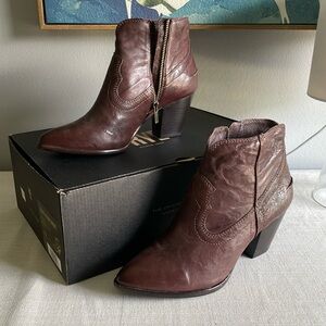 Renee seam short leather brown Frye bootie